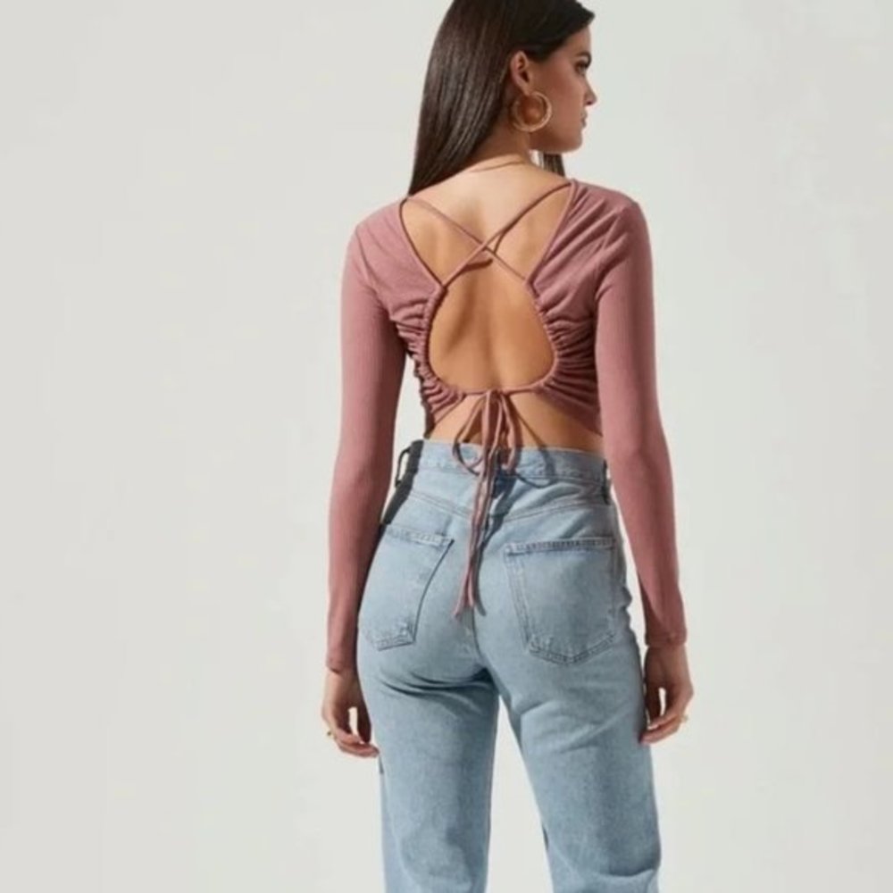 ASTR The‎ Label Toluca Crossed Open Back Ribbed Crop Top Long Sleeves Shirt